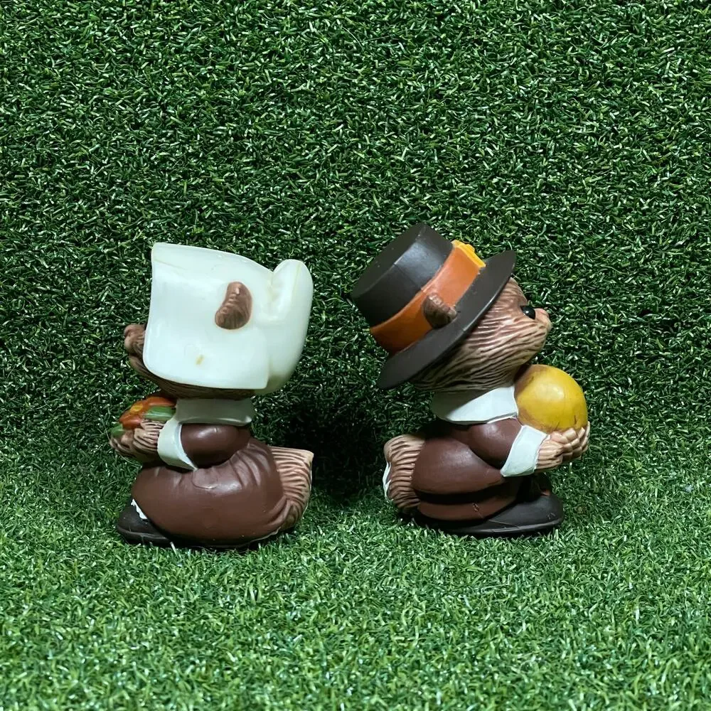 Vintage Hallmark Pilgrim Squirrel Salt Pepper Shakers Thanksgiving Fall